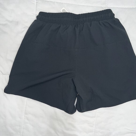 Alo 5' Traction Short in Anthracite - Picture 2 of 4